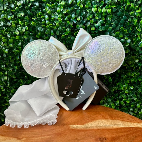 Loungefly Disney Minnie Mouse Wedding Veil Ears Headband - Picture 2 of 3